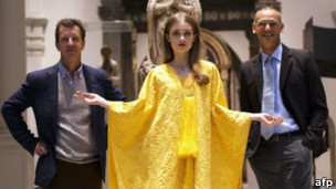 Simon Peers, Nick Godley and a model wearing the cape made from spider silk.
