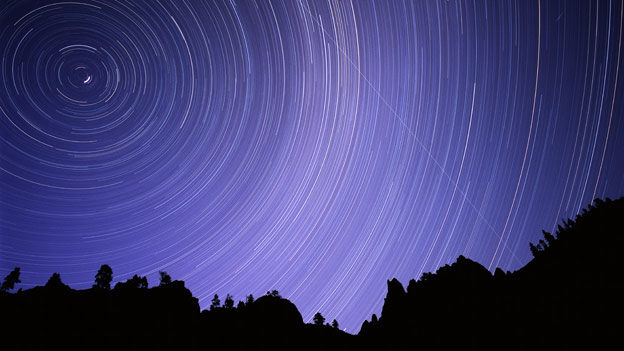 Time exposure photograph of polar stars during a meteor shower.
