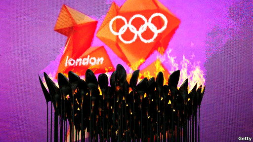 伦敦奥运主会场上的铜花瓣火炬塔